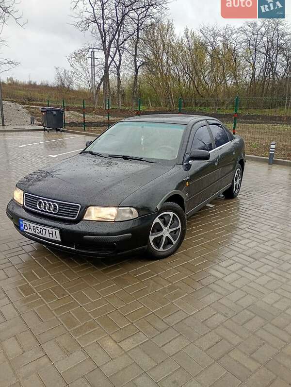 Седан Audi A4 1997 в Голованевске