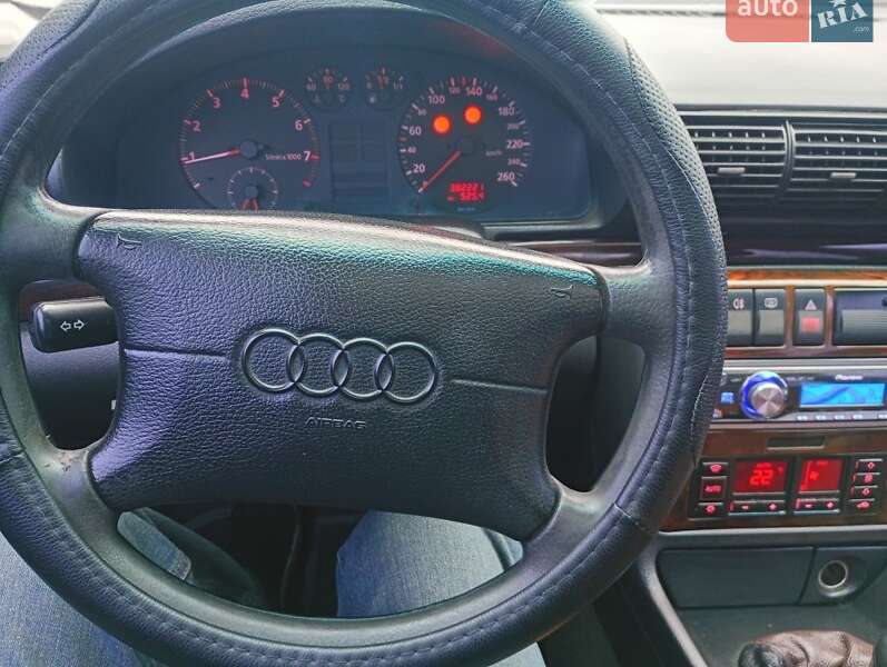 Седан Audi A4 1997 в Голованевске