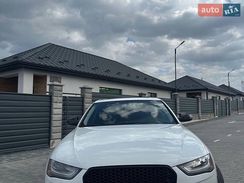 Седан Audi A4 2013 в Вараші