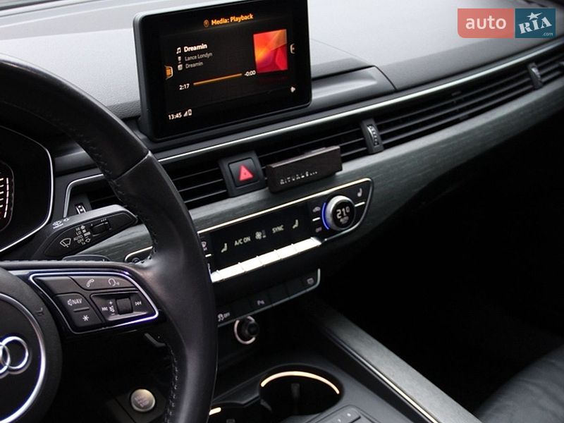 Седан Audi A4 2019 в Львове