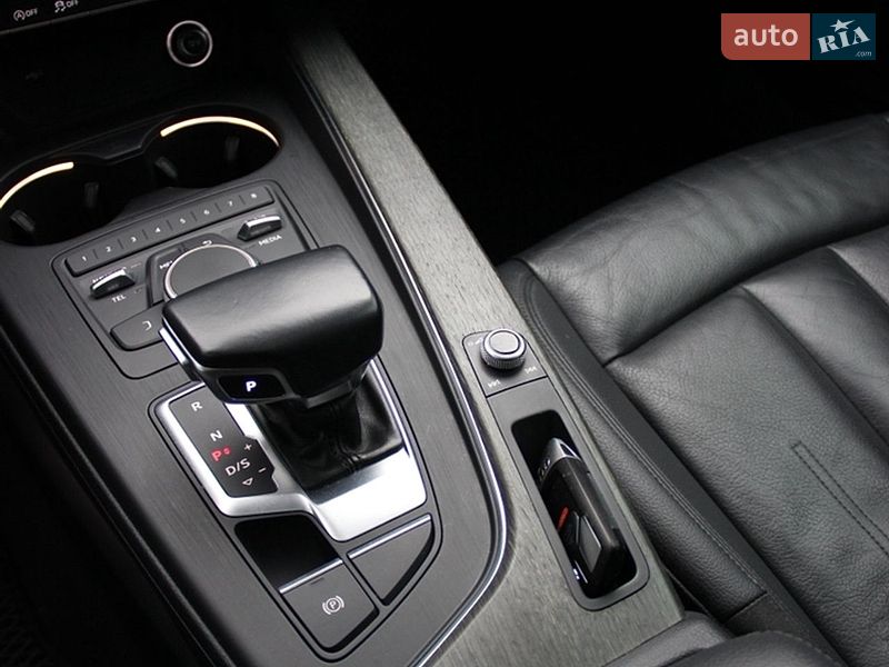Седан Audi A4 2019 в Львове