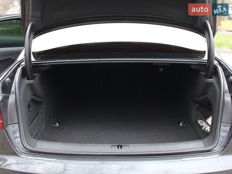 Седан Audi A4 2019 в Львове