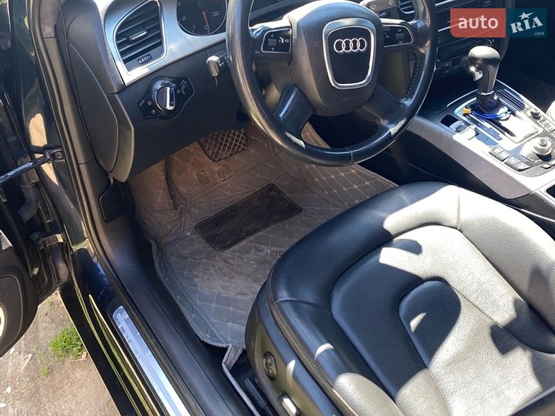 Седан Audi A4 2009 в Литине