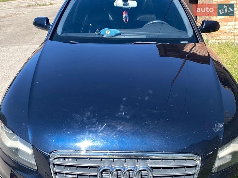 Седан Audi A4 2009 в Литине