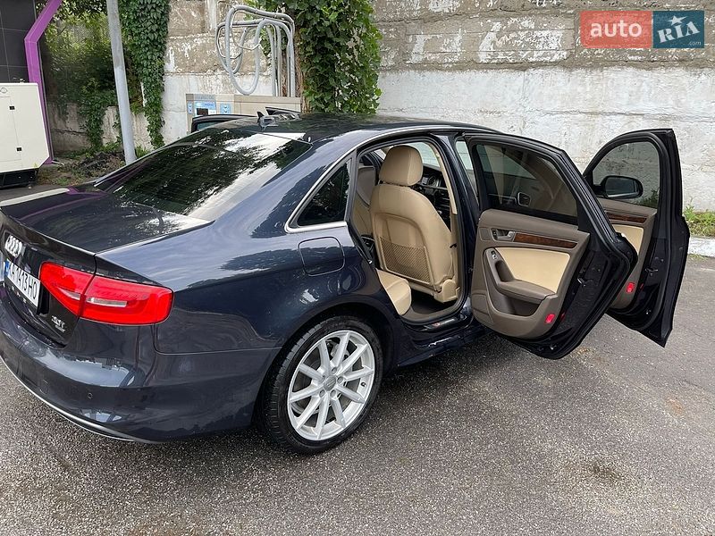 Седан Audi A4 2014 в Киеве