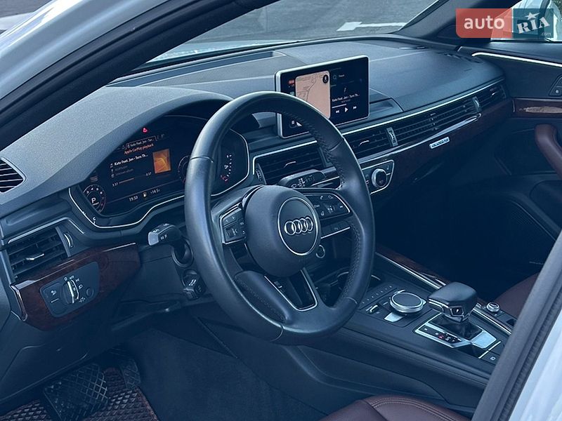 Седан Audi A4 2018 в Ровно