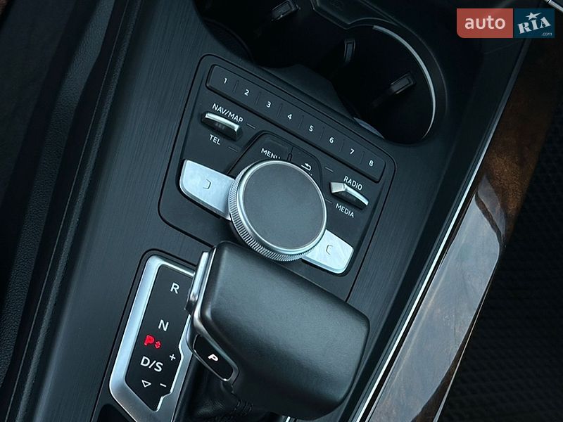 Седан Audi A4 2018 в Ровно