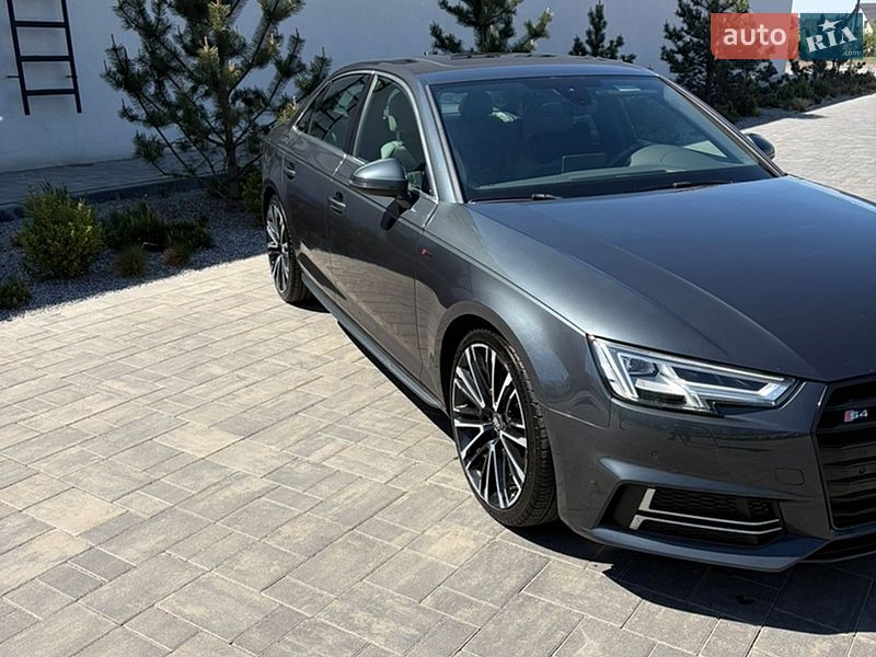 Седан Audi A4 2018 в Луцьку