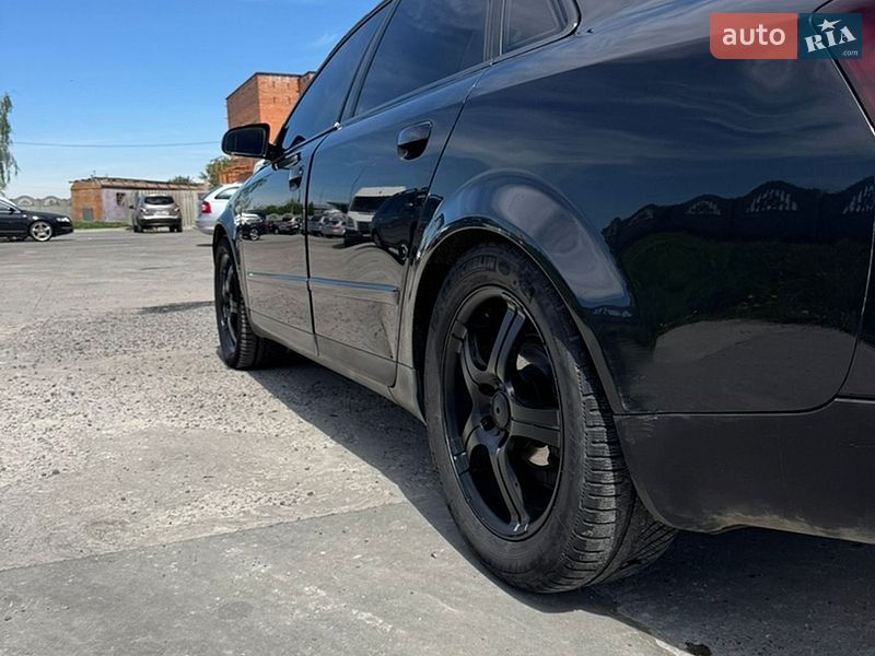 Седан Audi A4 2003 в Дубровиці