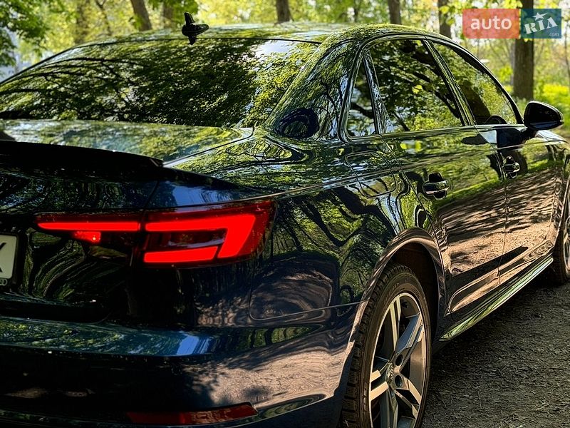 Седан Audi A4 2017 в Хмельницком