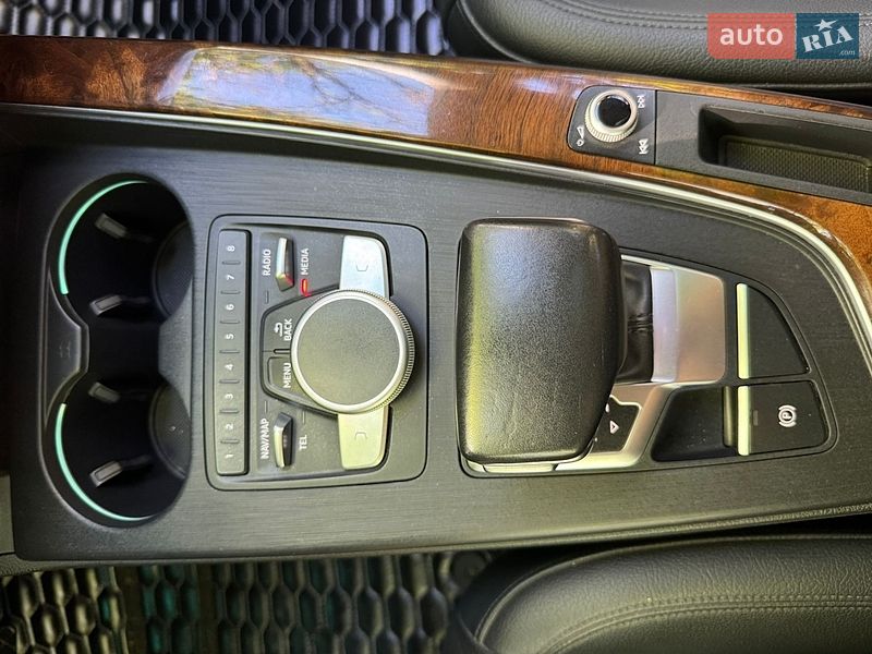 Седан Audi A4 2017 в Хмельницком