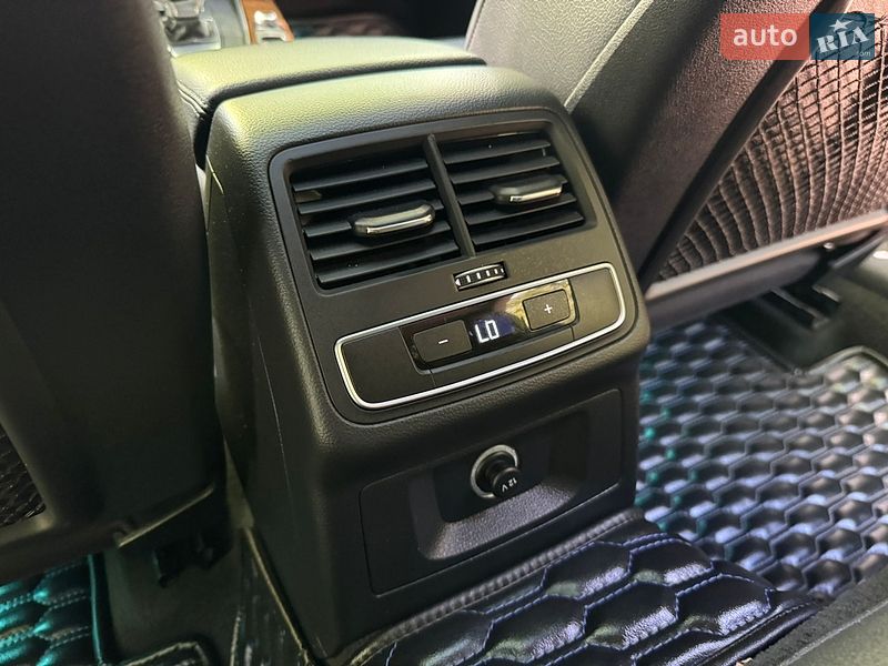 Седан Audi A4 2017 в Хмельницком