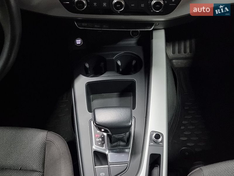 Седан Audi A4 2021 в Киеве