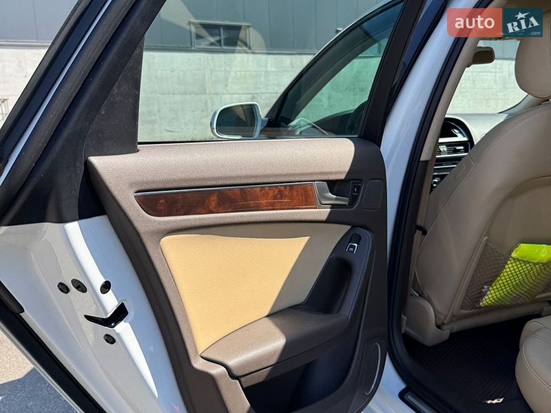 Седан Audi A4 2013 в Киеве