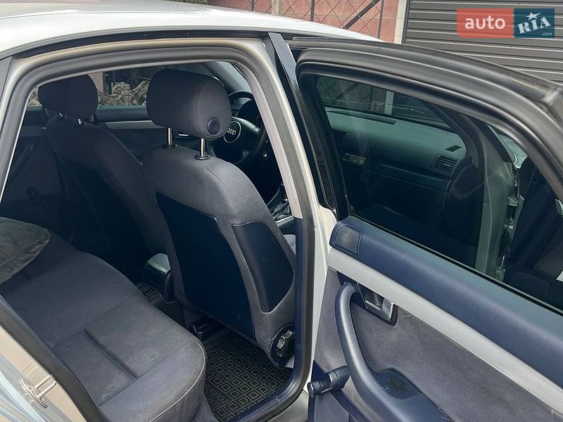 Седан Audi A4 2001 в Днепре