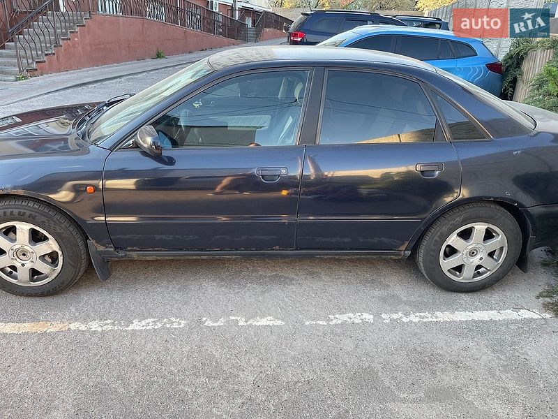 Седан Audi A4 1996 в Гостомеле