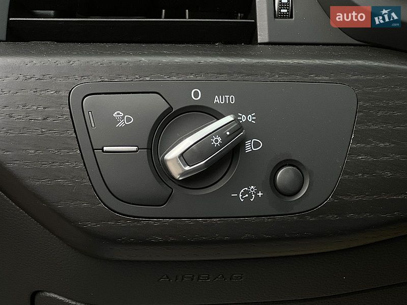 Седан Audi A4 2019 в Львове