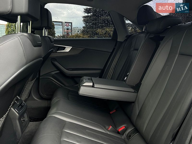 Седан Audi A4 2019 в Львове