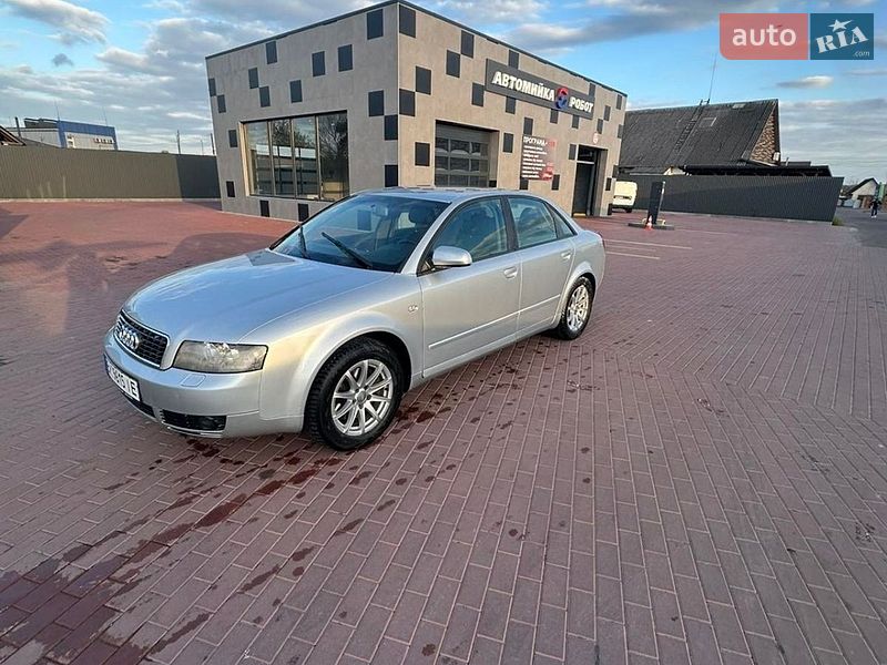 Седан Audi A4 2004 в Сарнах