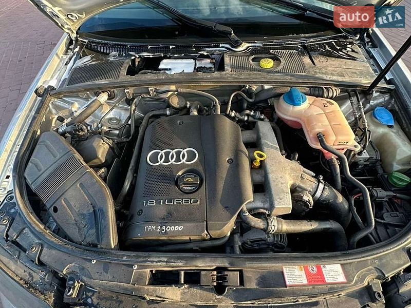 Седан Audi A4 2004 в Сарнах