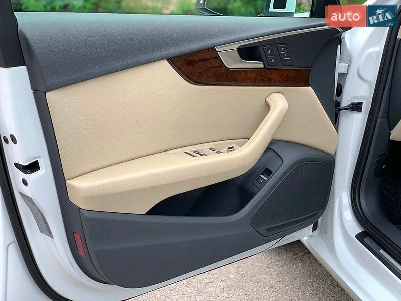 Седан Audi A4 2019 в Житомире