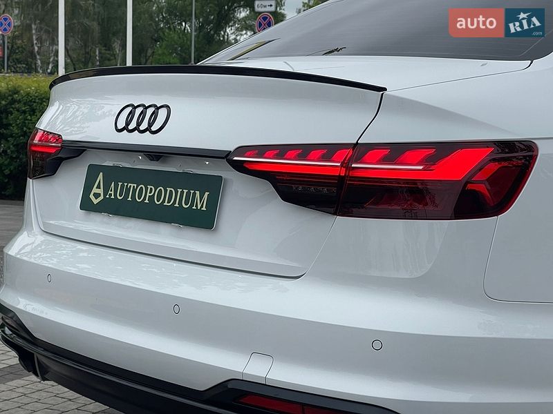 Седан Audi A4 2022 в Києві