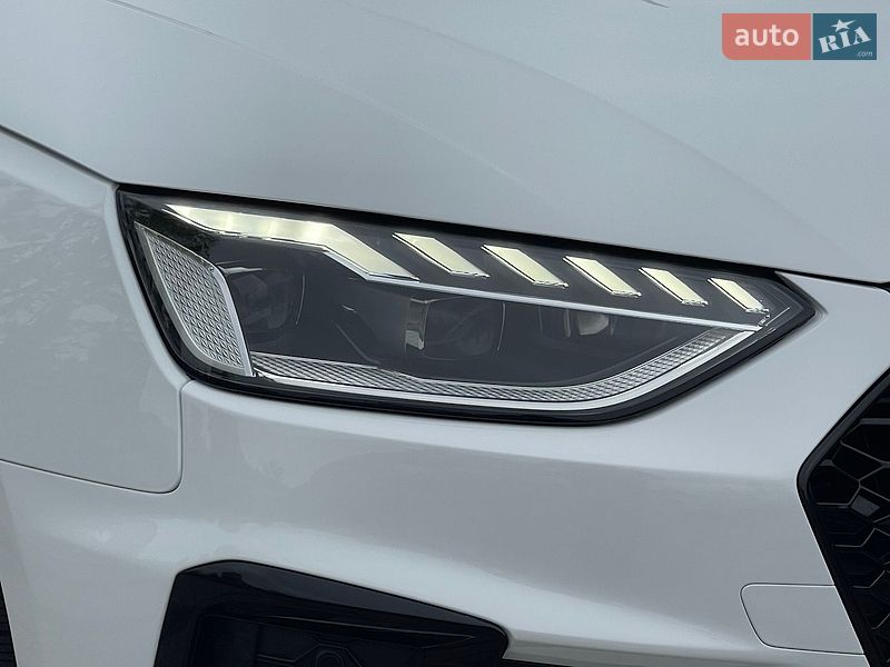 Седан Audi A4 2022 в Києві