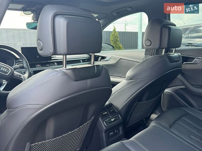 Седан Audi A4 2022 в Львові