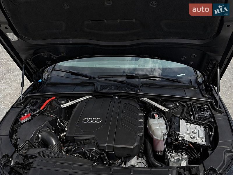 Седан Audi A4 2022 в Львові