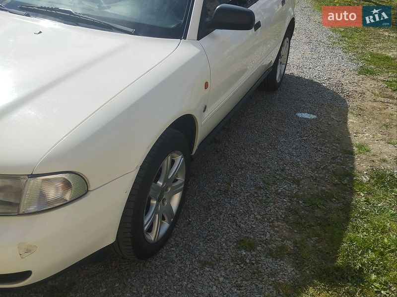 Седан Audi A4 1996 в Рівному