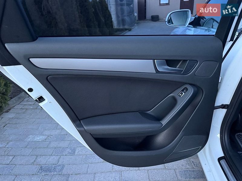 Седан Audi A4 2014 в Львове