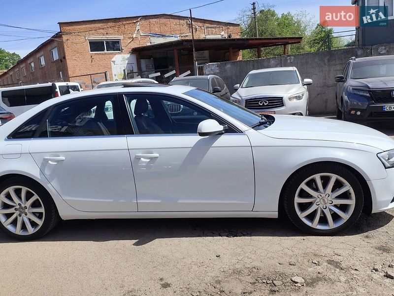 Седан Audi A4 2012 в Чернігові