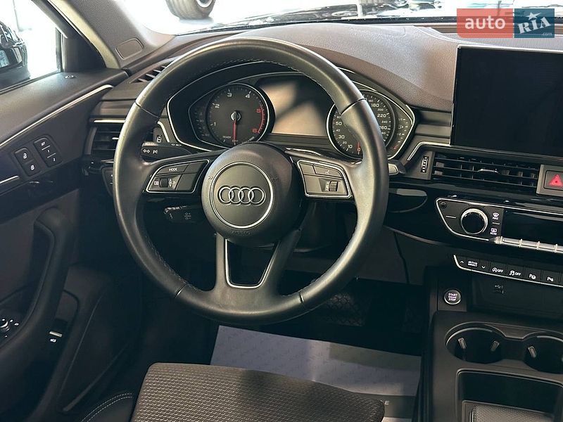 Седан Audi A4 2021 в Львове