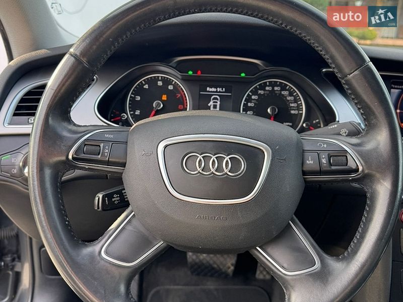 Седан Audi A4 2014 в Львове