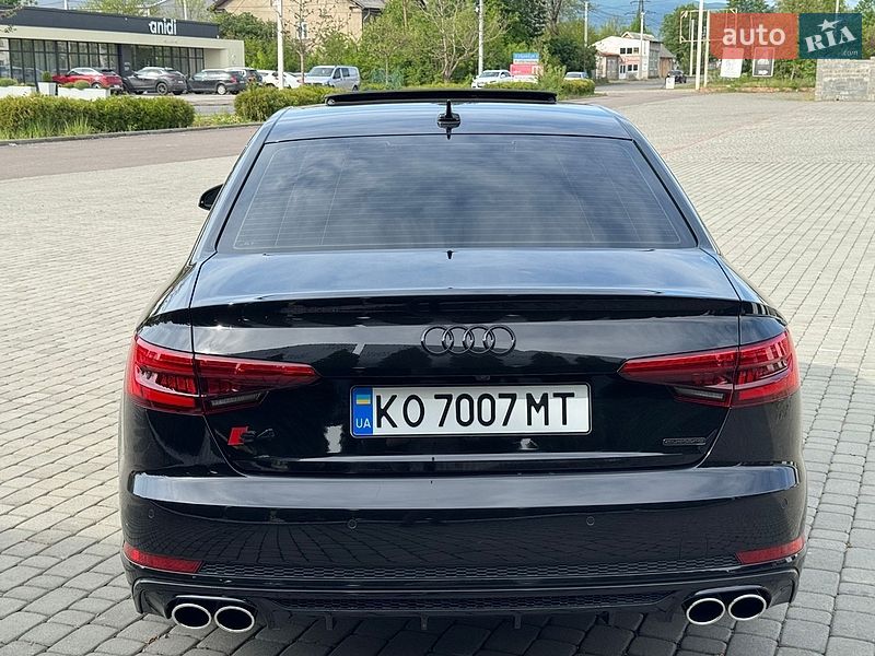 Седан Audi A4 2016 в Иршаве