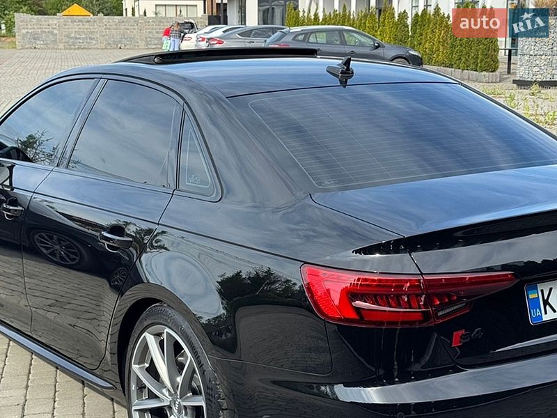 Седан Audi A4 2016 в Иршаве