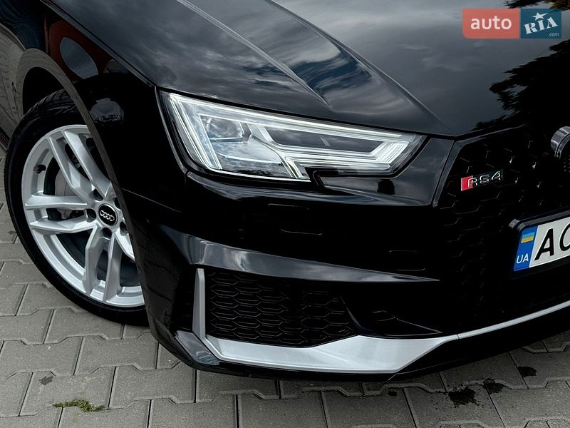 Седан Audi A4 2016 в Ужгороде