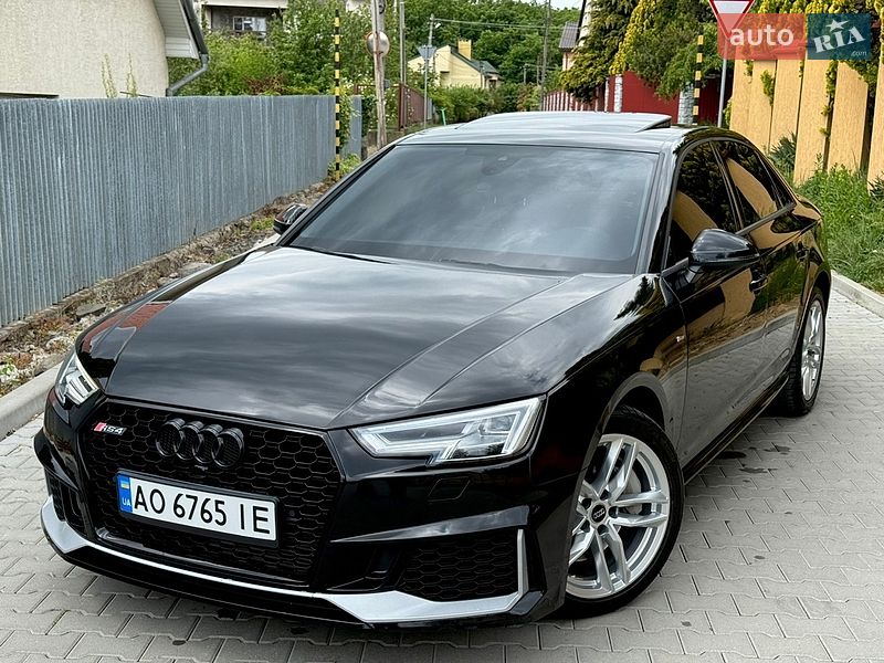 Седан Audi A4 2016 в Ужгороде