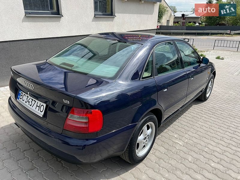 Седан Audi A4 1997 в Львове