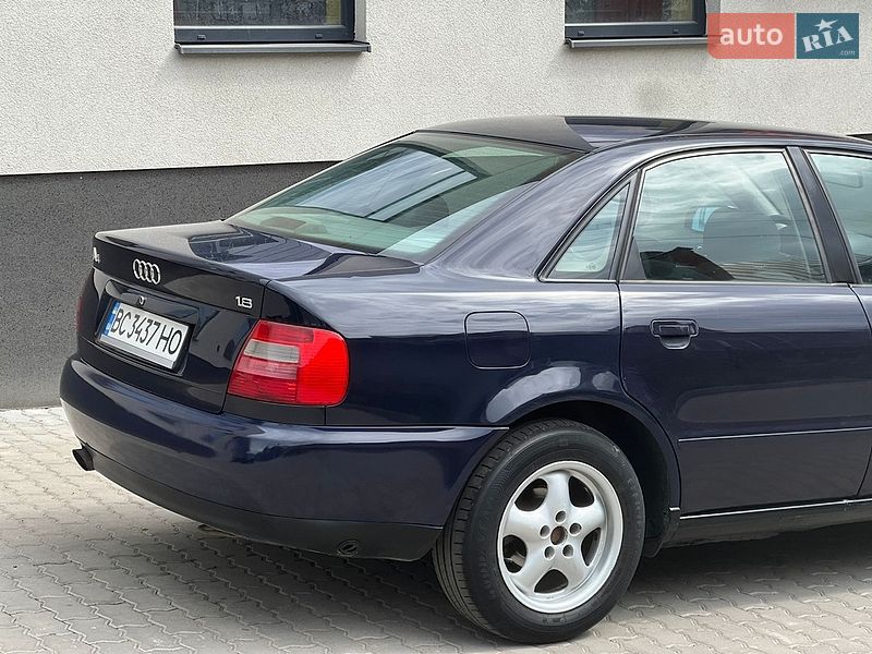 Седан Audi A4 1997 в Львове