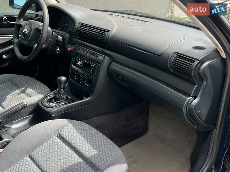 Седан Audi A4 1997 в Львове