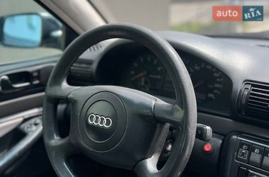 Седан Audi A4 1997 в Львове