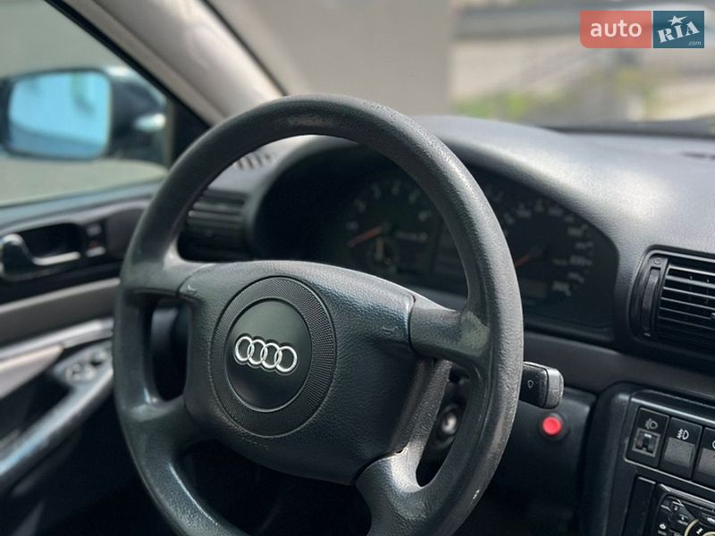 Седан Audi A4 1997 в Львове