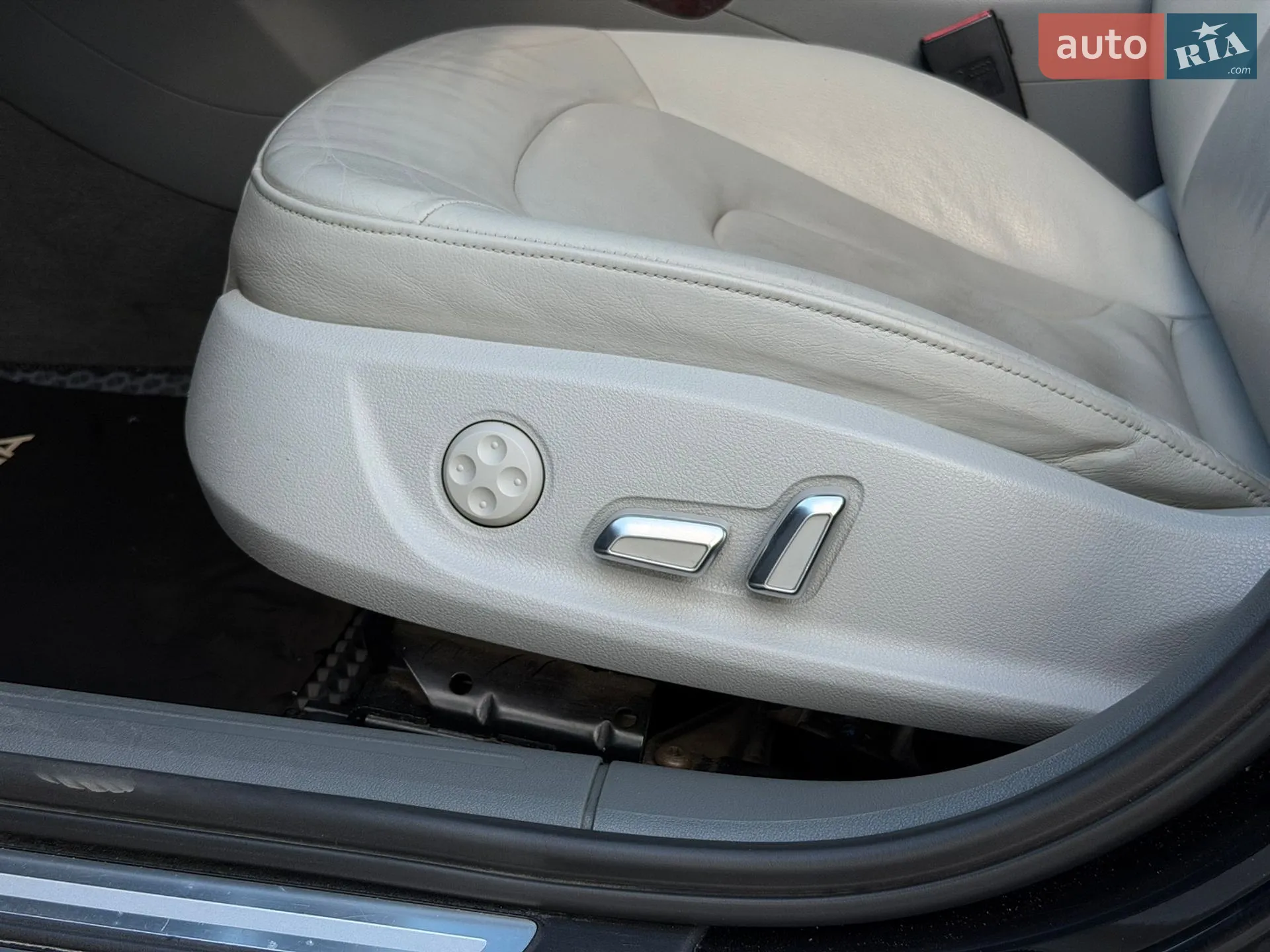 2013 Audi A4 - мініатюра 38