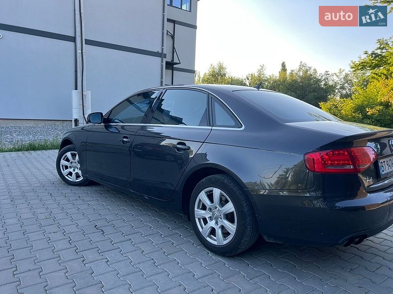Седан Audi A4 2011 в Сторожинці