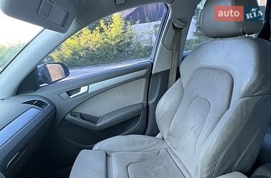 Седан Audi A4 2011 в Сторожинці