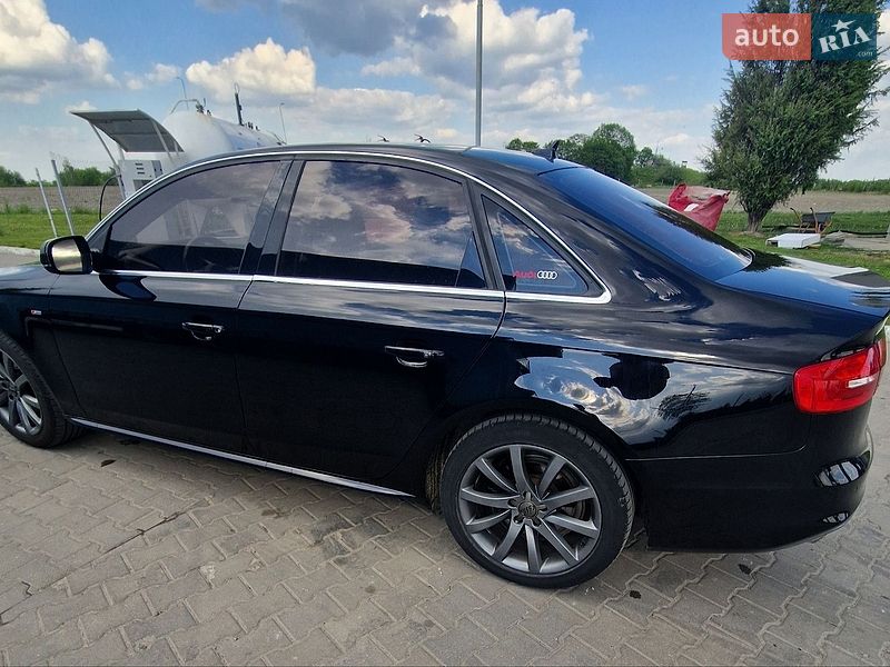 Седан Audi A4 2015 в Рава-Руській