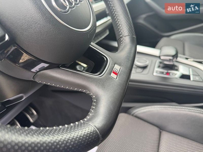 Седан Audi A4 2018 в Львове