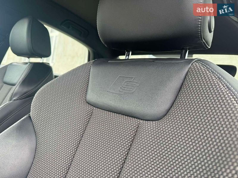 Седан Audi A4 2018 в Львове