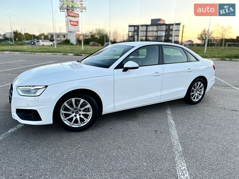Седан Audi A4 2022 в Одессе